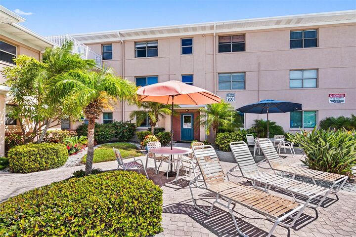 Property Photo:  6700 Sunset Way 105  FL 33706 