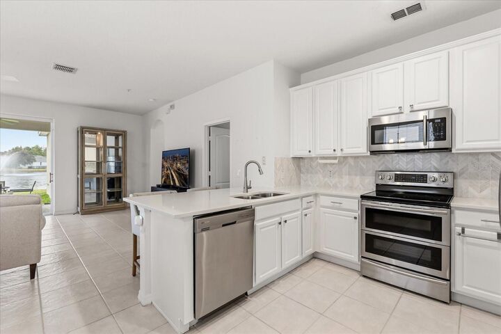 Property Photo: 10518 Eastpark Woods Drive FL 32832