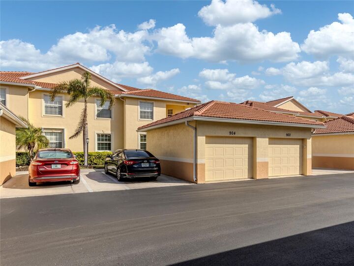 Property Photo:  902 Casa Del Lago Way 902  FL 34292 