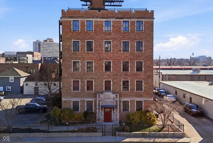 Property Photo:  825 N Delaware Street 3B  IN 46204 