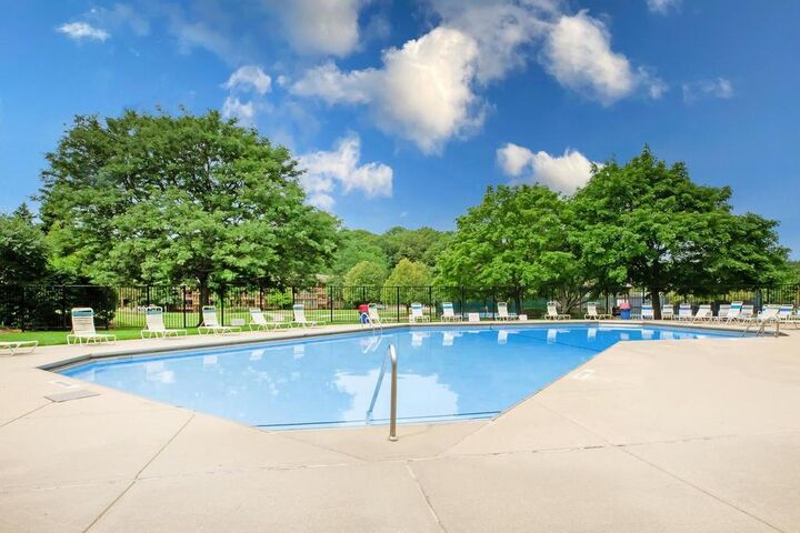 Property Photo:  6010 Oakwood Drive 3B  IL 60532 