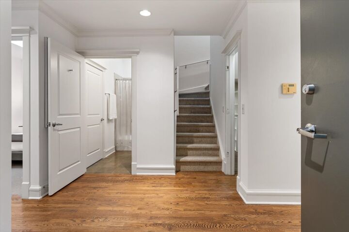 Property Photo:  800 W Cornelia Avenue 407  IL 60657 