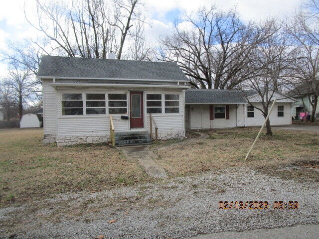 Property Photo: 1405 Pearl Street IL 62930