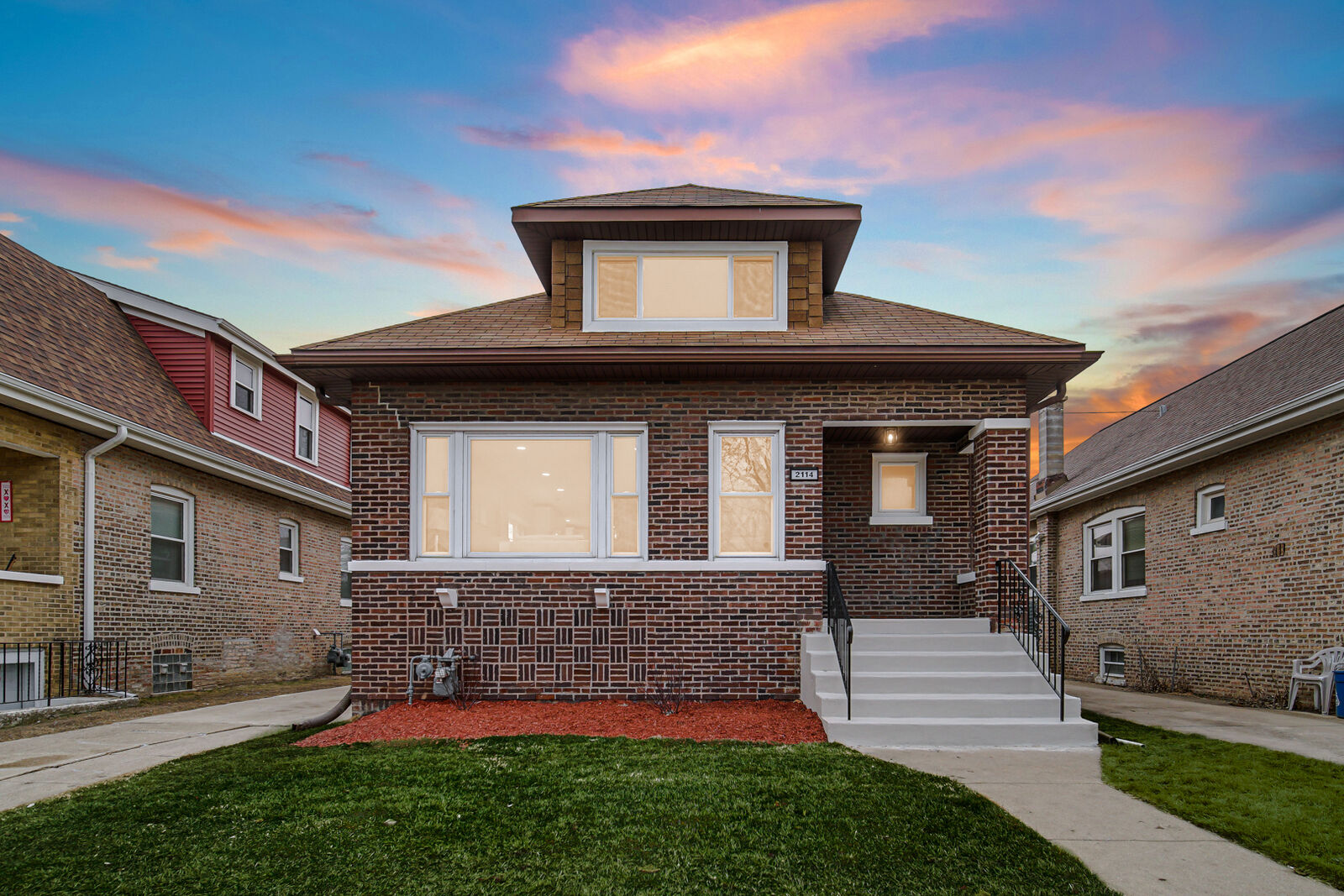 Property Photo:  2114 S 10th Avenue  IL 60153 