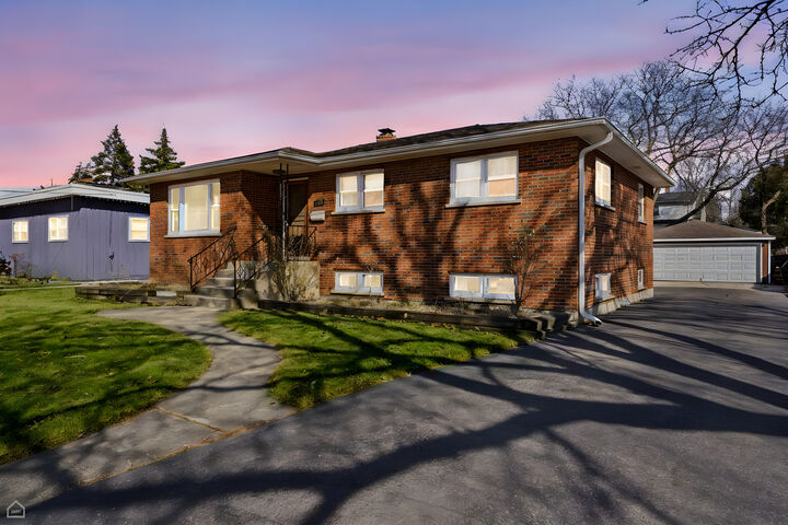 Property Photo:  139 S 2nd Avenue  IL 60148 