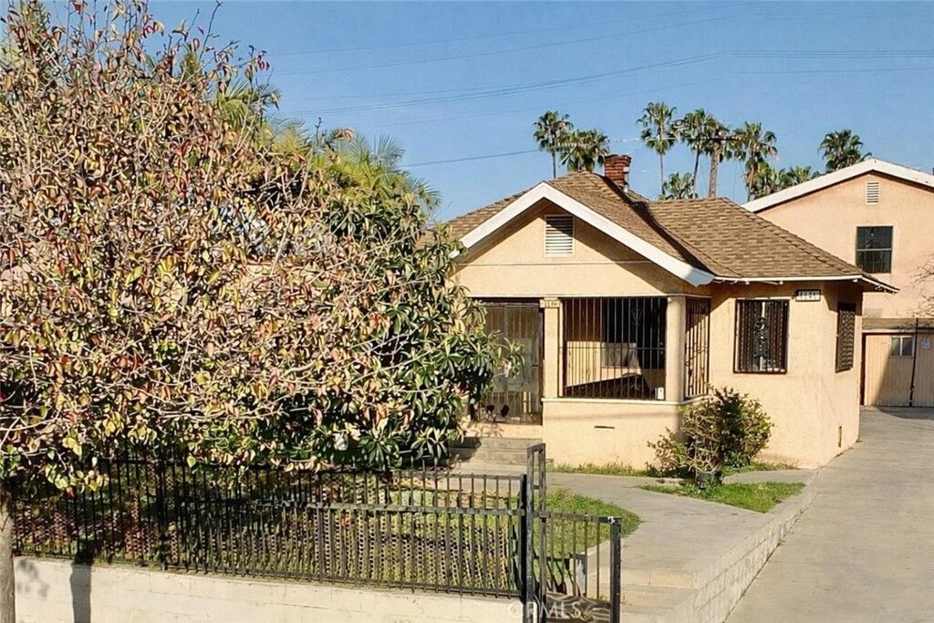 Property Photo:  1146 Daisy  CA 90813 