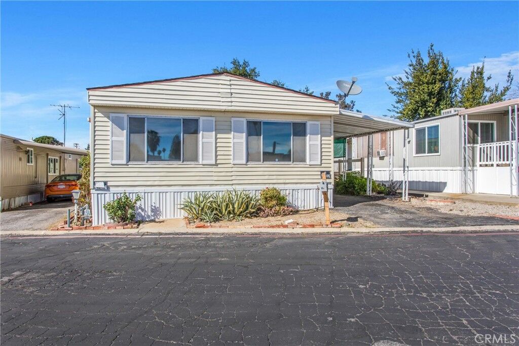 Property Photo: 35011 Avenue E 71 CA 92399