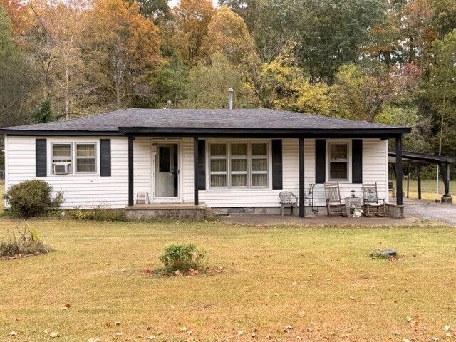 Property Photo:  207 Sycamore Ave  TN 37185 