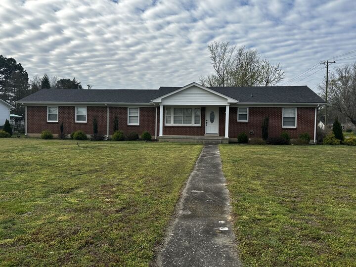 Property Photo: 601 5th St TN 38464