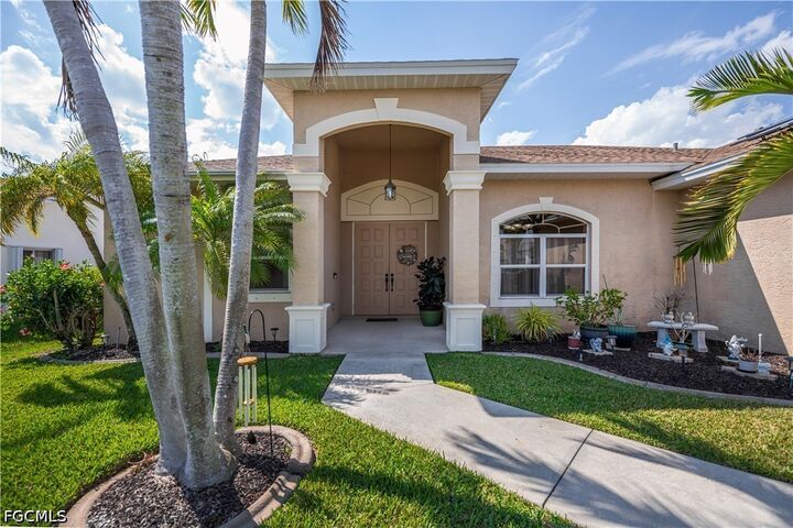 Property Photo:  1230 SE 3rd Avenue  FL 33990 