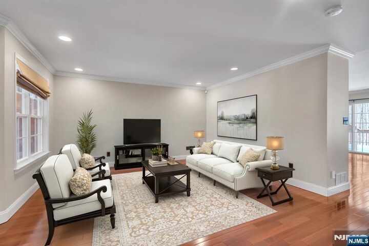 Property Photo:  5 S Hunter Road 2  NJ 07508 