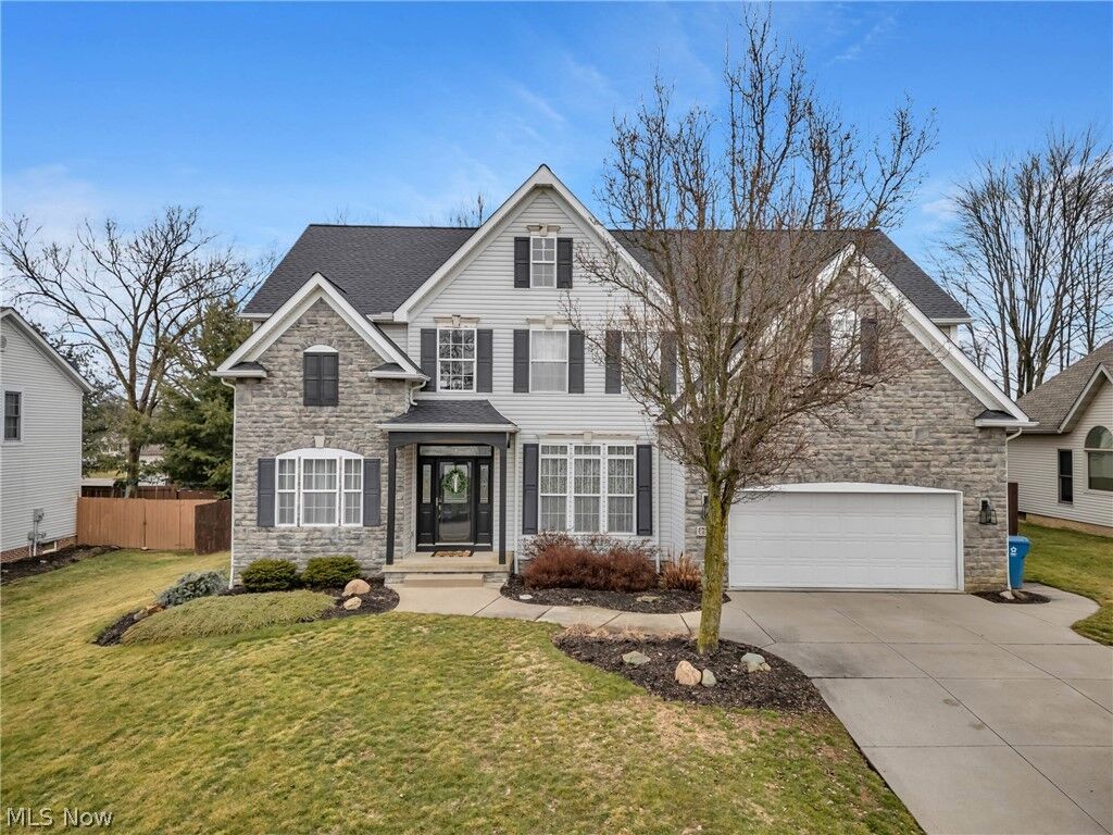 Property Photo: 2921 Oakcrest Drive OH 44203