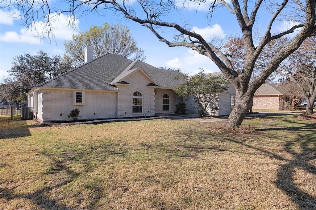 Property Photo: 3655 Snow Creek Drive TX 76008