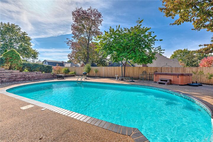 Property Photo:  1710 S 42nd Street  AR 72758 