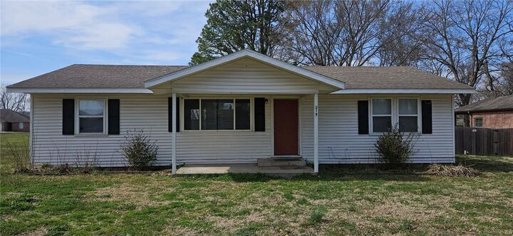 Property Photo:  314 S Neal Street  AR 72753 