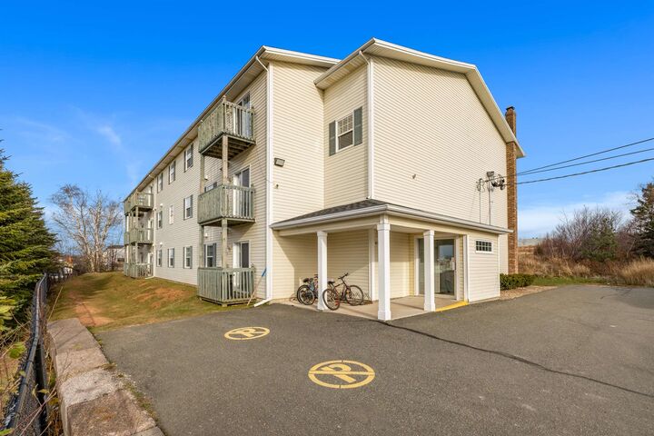 Property Photo: 49 Burns Avenue 201 PE C1E 0B9