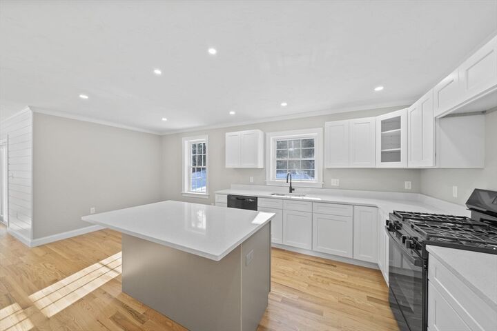 Property Photo:  6 Amandas Way 6  MA 02338 