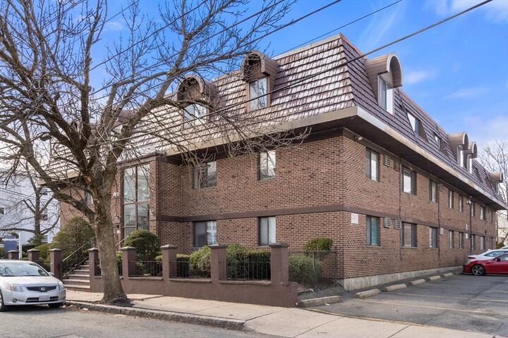 Property Photo:  84 Grant St 12  MA 02145 