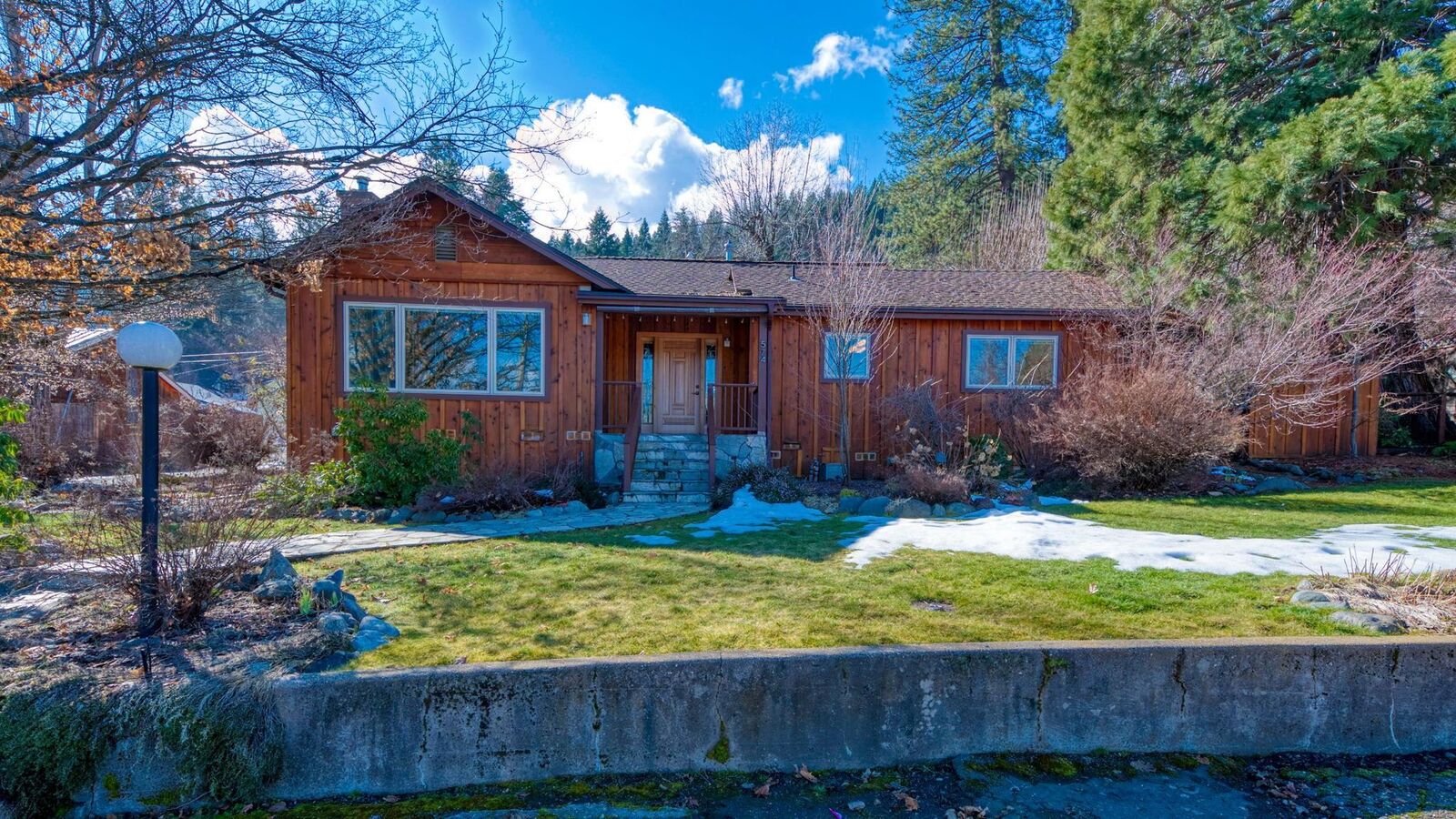 Property Photo: 574 W High Street CA 95971