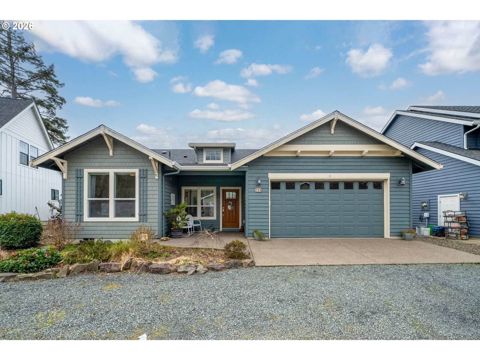 Property Photo: 325 N Juniper Ct OR 97136