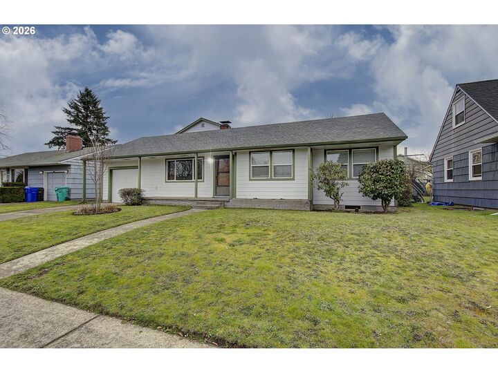 Property Photo:  9234 SE Salmon St  OR 97216 