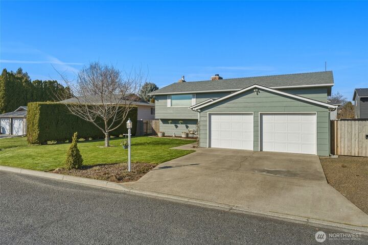 Property Photo:  1267 SE Constitution Drive  WA 99324 