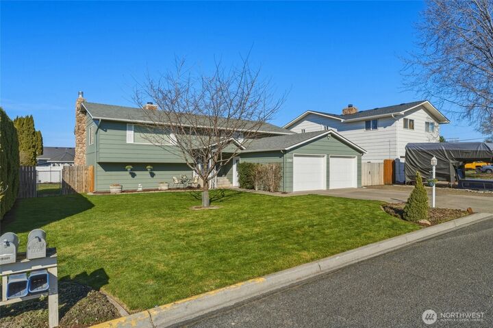 Property Photo: 1267 SE Constitution Drive WA 99324