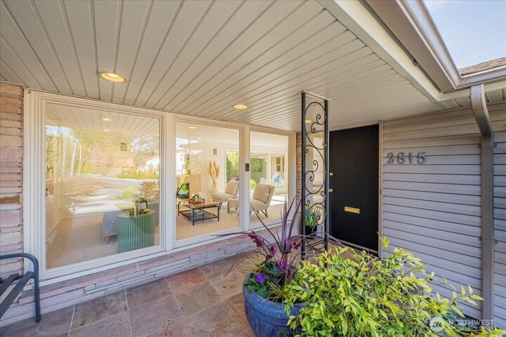 Property Photo:  2815 W Smith Street  WA 98199 