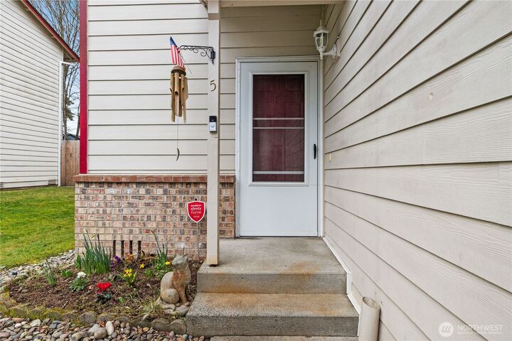 Property Photo: 126 W Casino Road 5 WA 98204