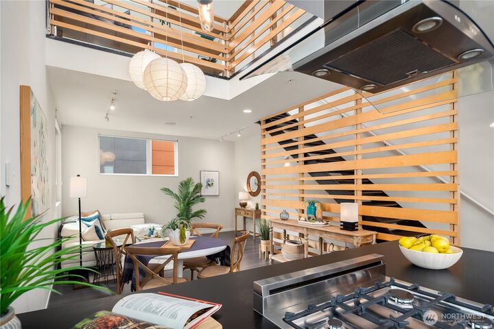 Property Photo:  1623  14th Avenue Unit E  WA 98122 