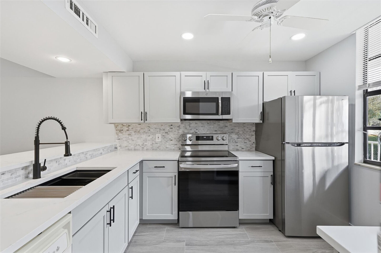 Property Photo:  1717 Whitehall Drive 205  FL 33324 