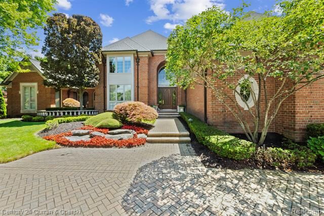 Property Photo:  18878 Oak Leaf Lane  MI 48168 