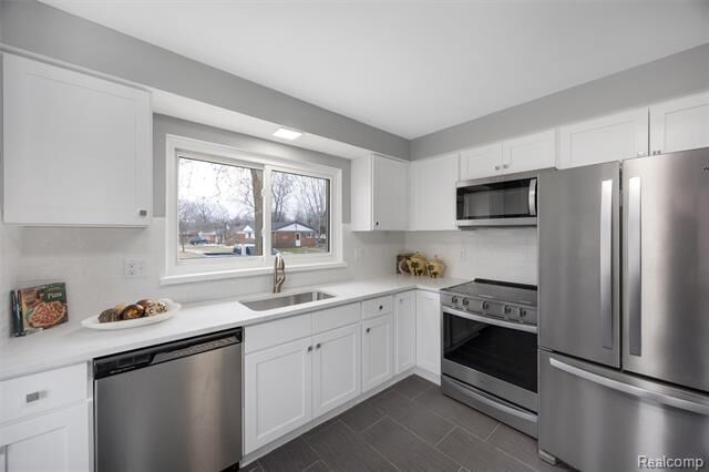 Property Photo: 19647 Osmus Street MI 48152