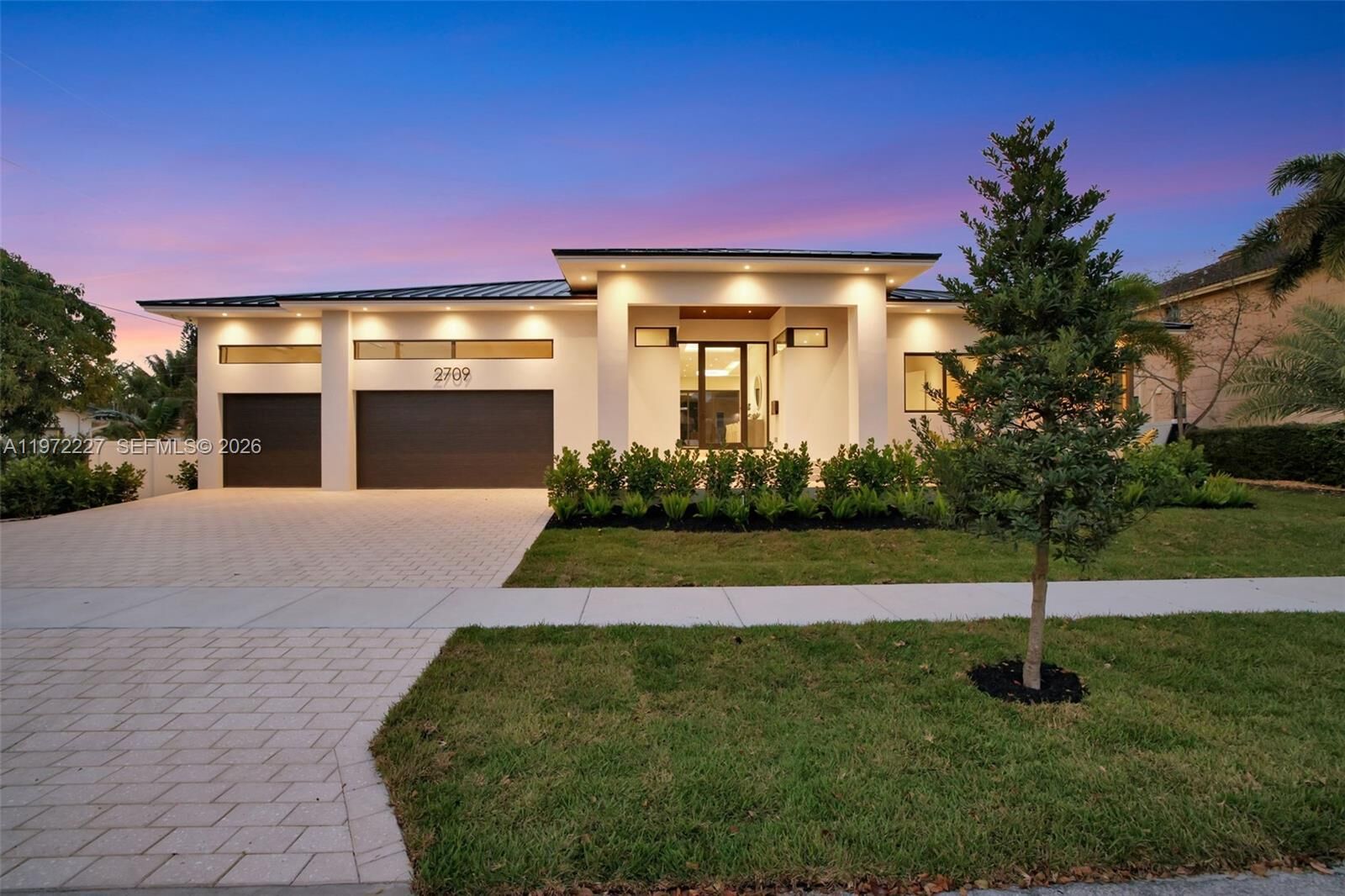 Property Photo:  2709 NE 25th Ct  FL 33305 