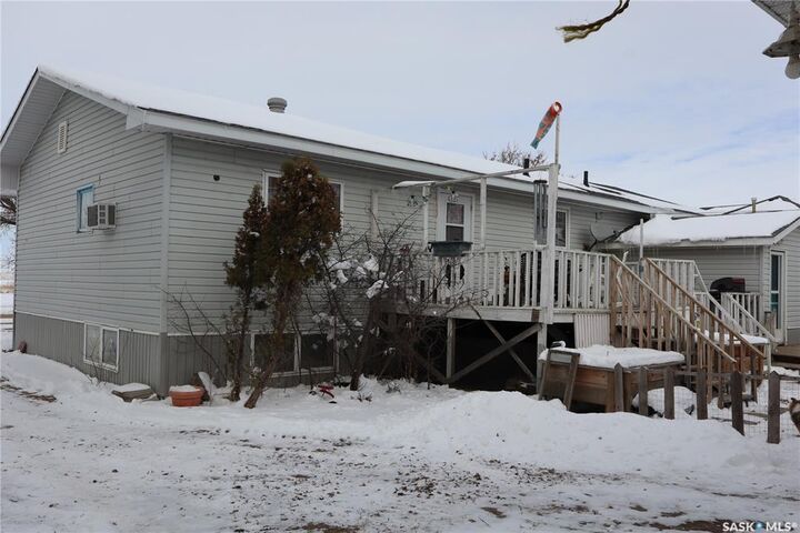 Property Photo:  228 7th Avenue E  SK S0H 1X0 