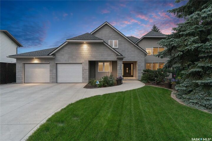 Property Photo:  323 Mallin Crescent  SK S7K 7X2 