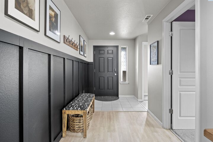 Property Photo:  521 Marysville Way  WA 99352 