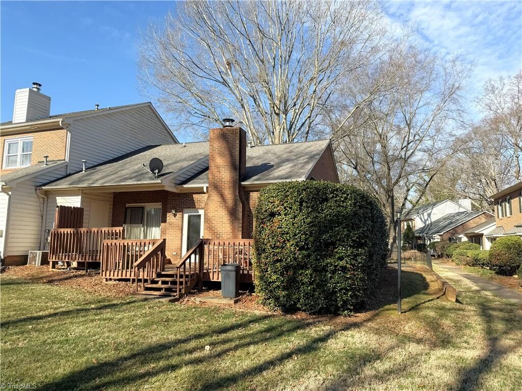 Property Photo:  1806 Oakcrest Court  NC 27106 