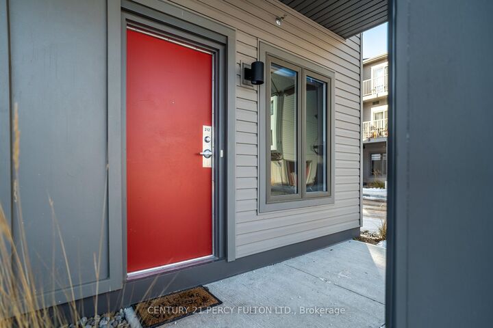 Property Photo:  2635 William Jackson Drive 212  ON L1X 0L3 