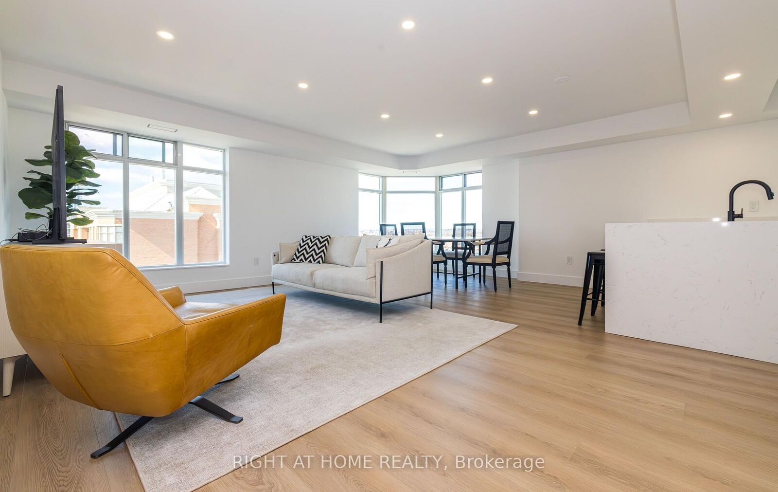 Property Photo: 135 Pond Drive 1508-1509 ON L3T 7V6