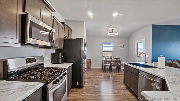 Property Photo:  14303 N 73 Avenue E  OK 74021 
