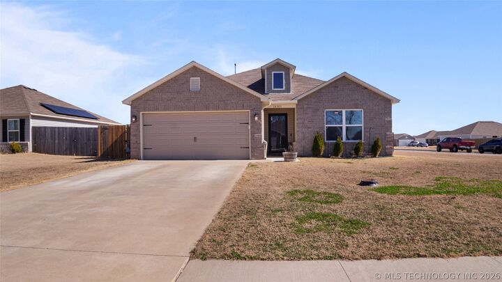 Property Photo:  14303 N 73 Avenue E  OK 74021 