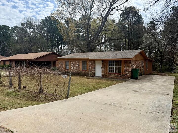 Property Photo:  701 Hillview St  TX 75501 