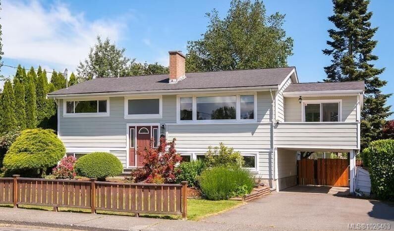 Property Photo: 831 Wharncliffe Rd BC V9L 2K3