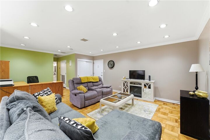 Property Photo:  5100 Fifth Avenue 506  PA 15232 