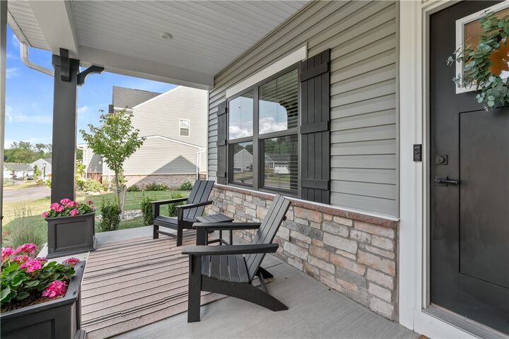 Property Photo:  1043 Wedgewood Dr  PA 15644 