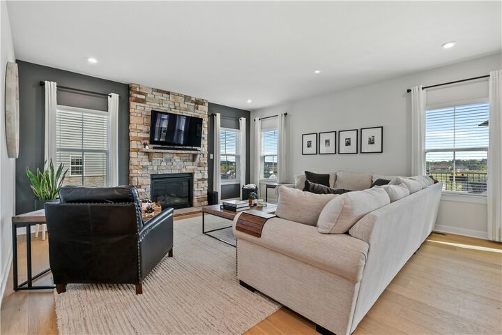 Property Photo:  1043 Wedgewood Dr  PA 15644 