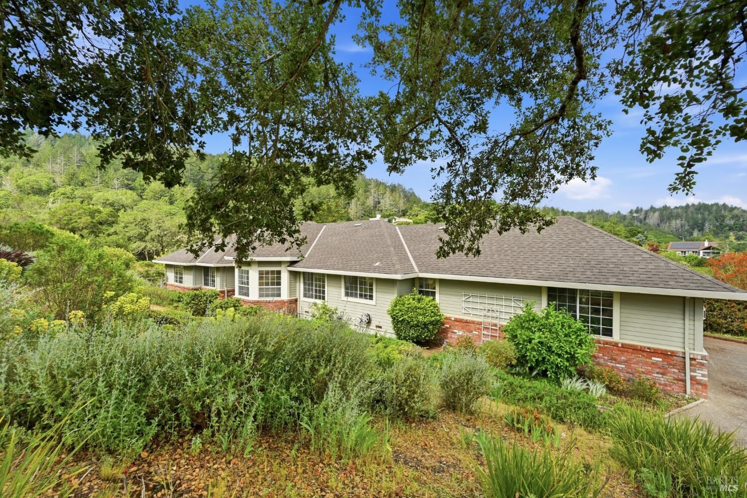 Property Photo: 437 Crestridge Place CA 95409