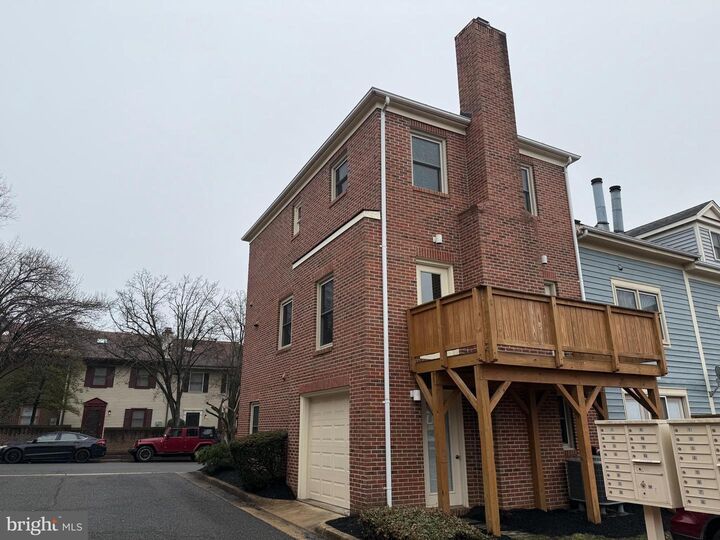 Property Photo:  1122 N Stafford Street B  VA 22201 