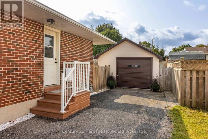 Photo de la propriété:  1064 Sovereign Road  ON N4S 5P2 